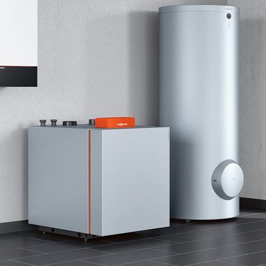 Ein Heizungsraum mit einem Waermepumpen Heizsystem